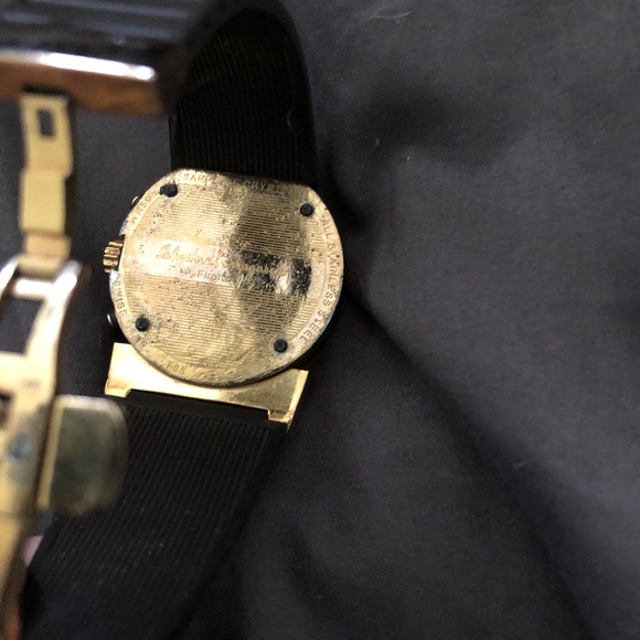 Salvatore ferragamo watch 2000$ - Picture 3 of 5